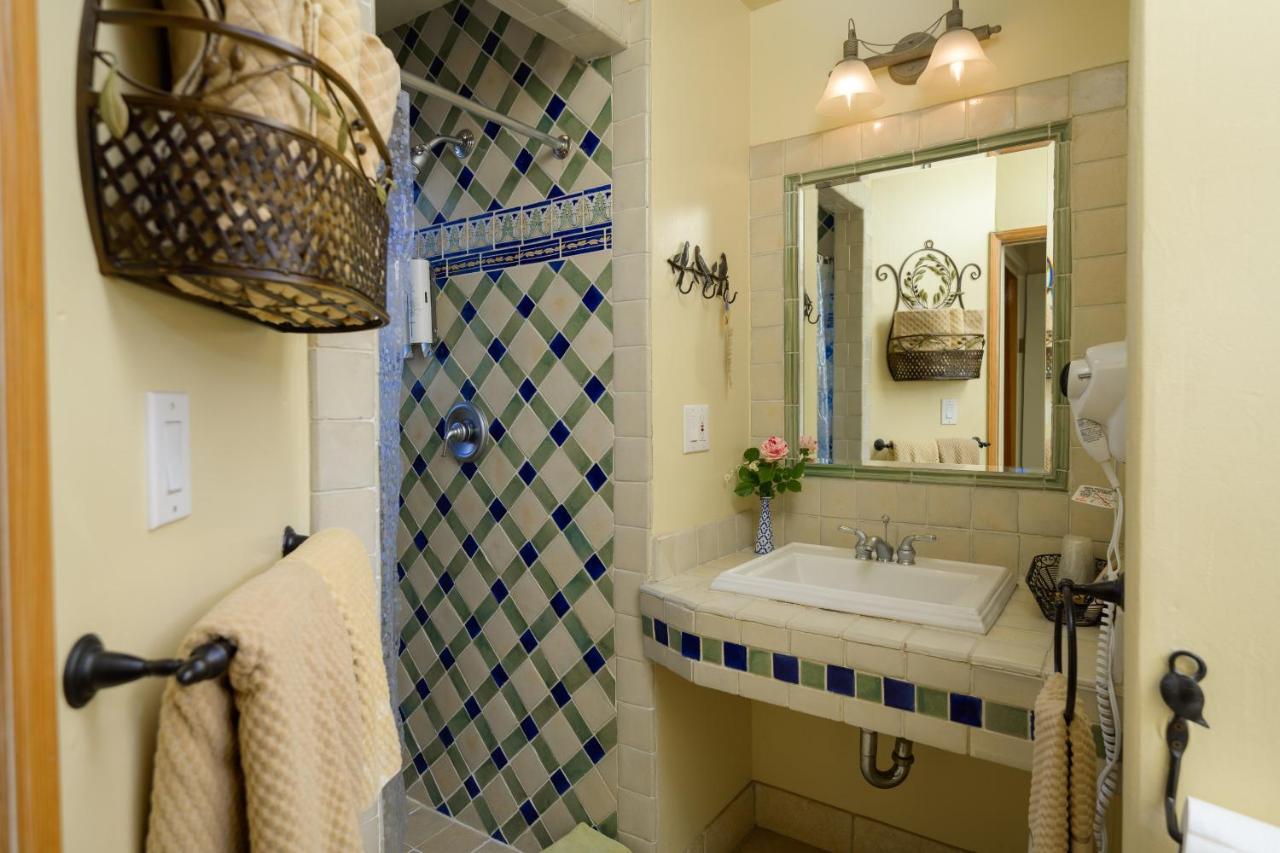 Courtyard King Suite (Dog Friendly)