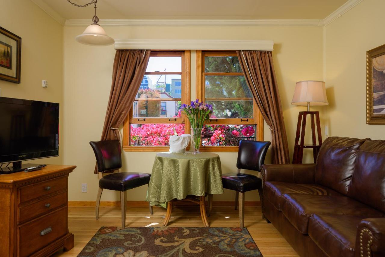 Courtyard King Suite Dog Friendly
