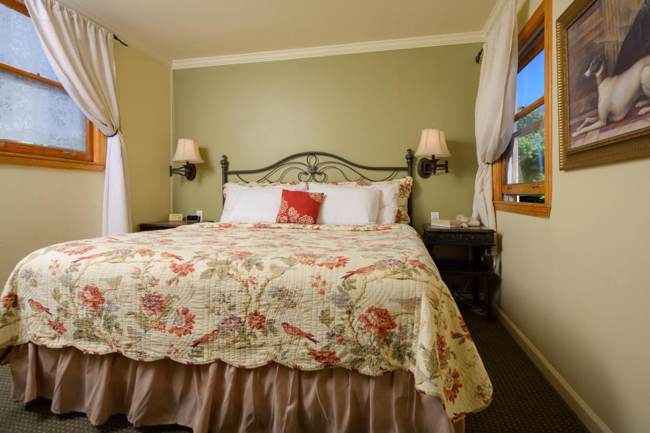 Courtyard King Suite Dog Friendly