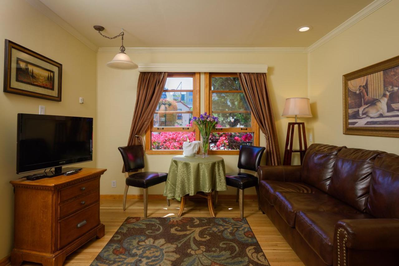 Courtyard King Suite Dog Friendly