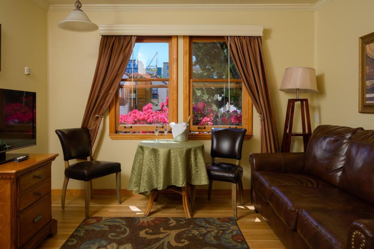 Courtyard King Suite Dog Friendly