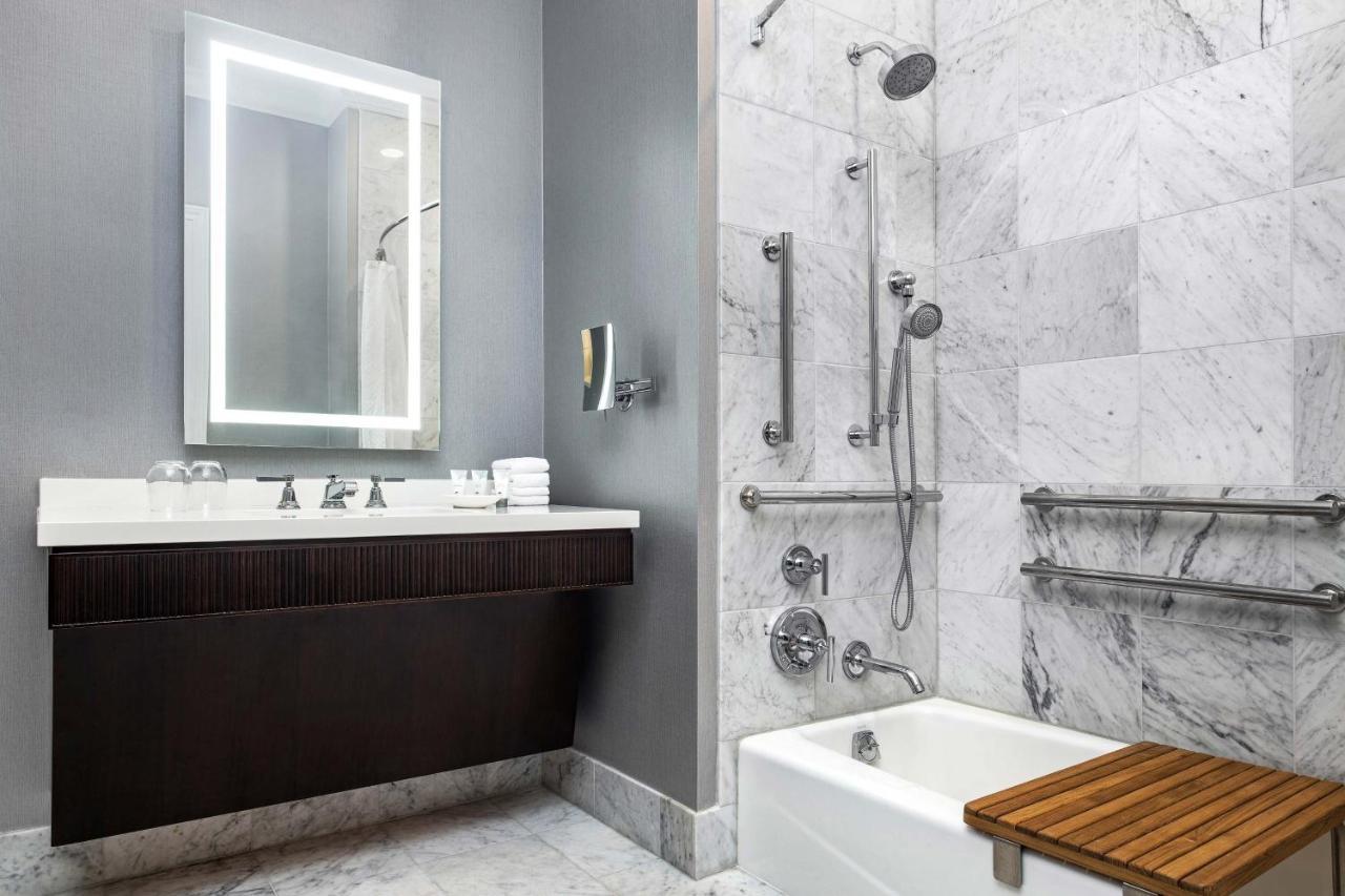One-Bedroom Executive King Suite with Transfer Shower - Mobility and Hearing Accessible