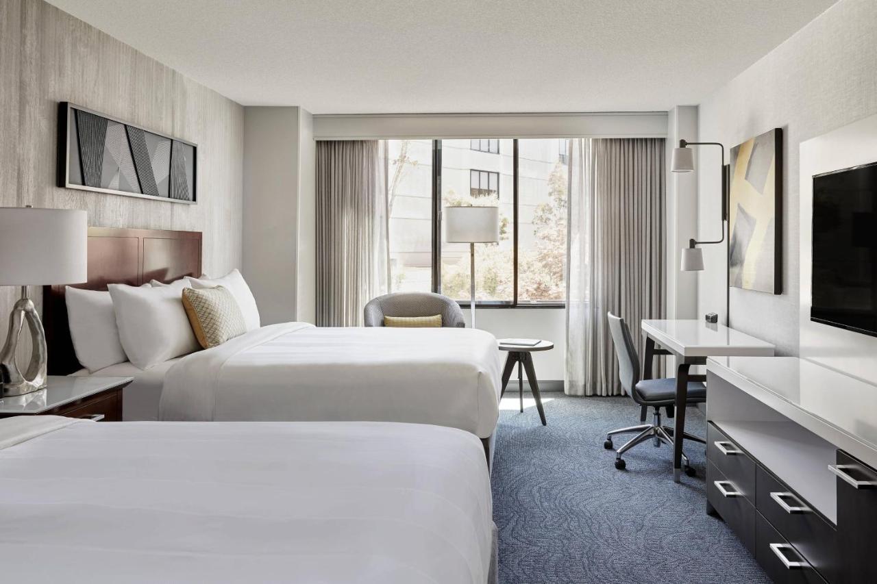 Queen Room Two Queen Beds Courtyard View,1381223606:JPEG