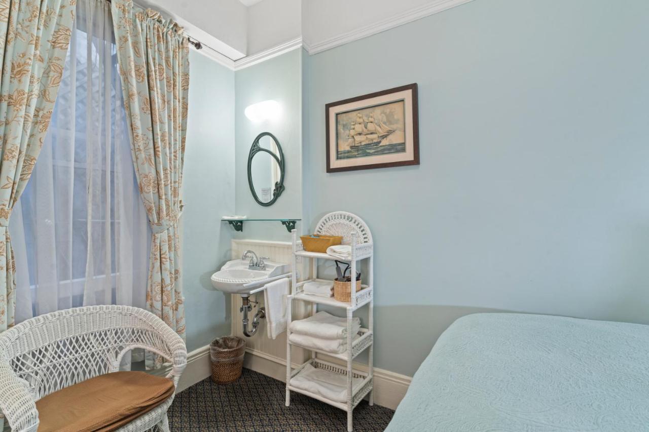 Double Room,1395639440:JPEG