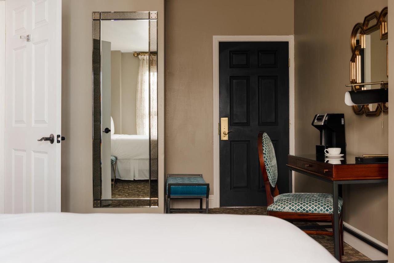 Queen Room Bath Tub Disability Access