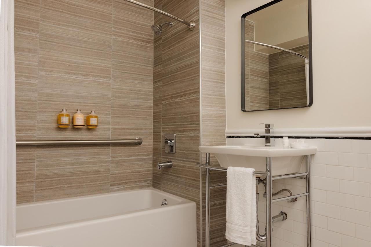 Queen Room Bath Tub Disability Access