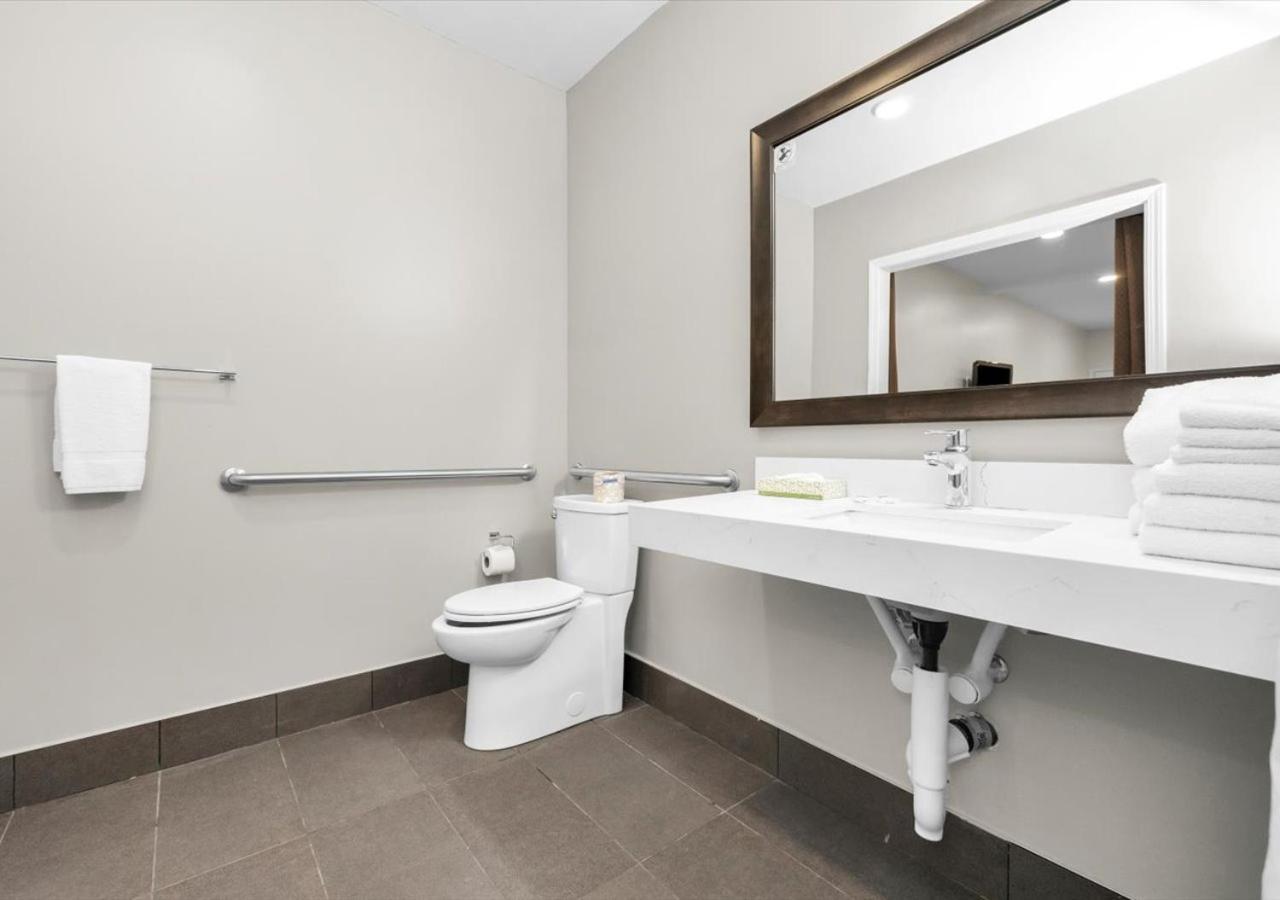 King Room - Disability Access - Non-Smoking