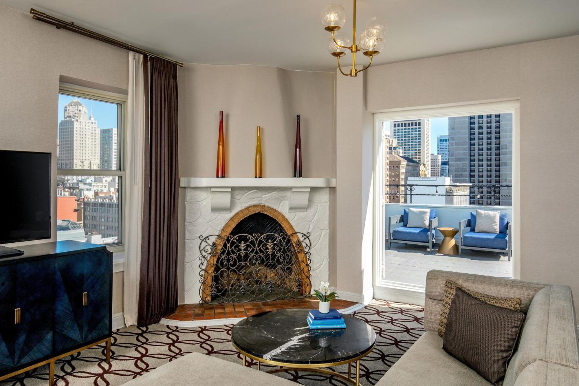 Samuel Suite 1 Bedroom Suite 1 King Skyline view Balcony