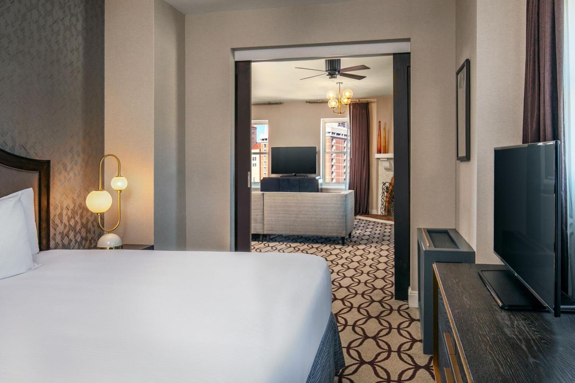 Samuel Suite 1 Bedroom Suite 1 King Skyline view Balcony