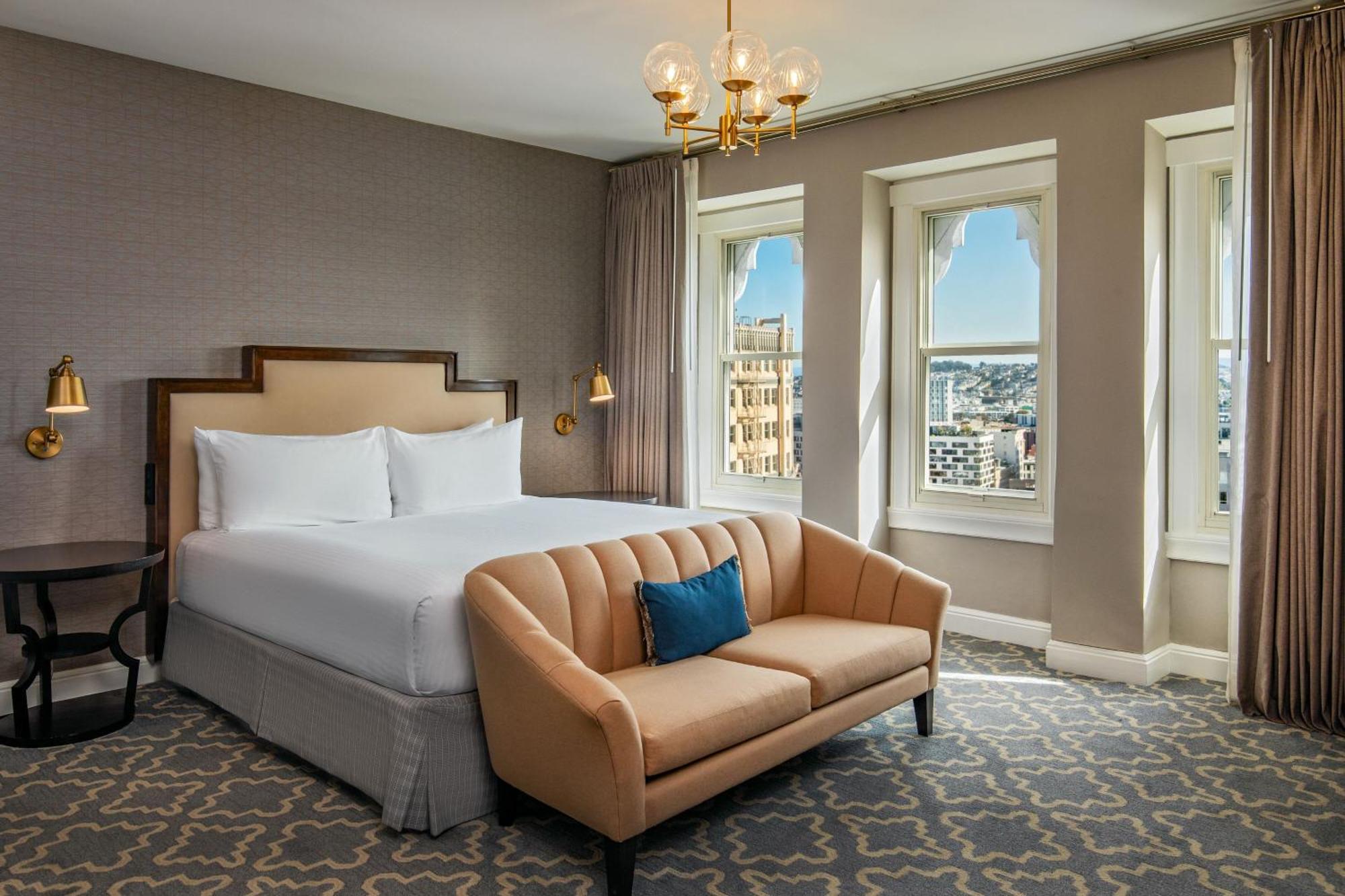 Stone Suite 1 Bedroom Suite 1 King Skyline view