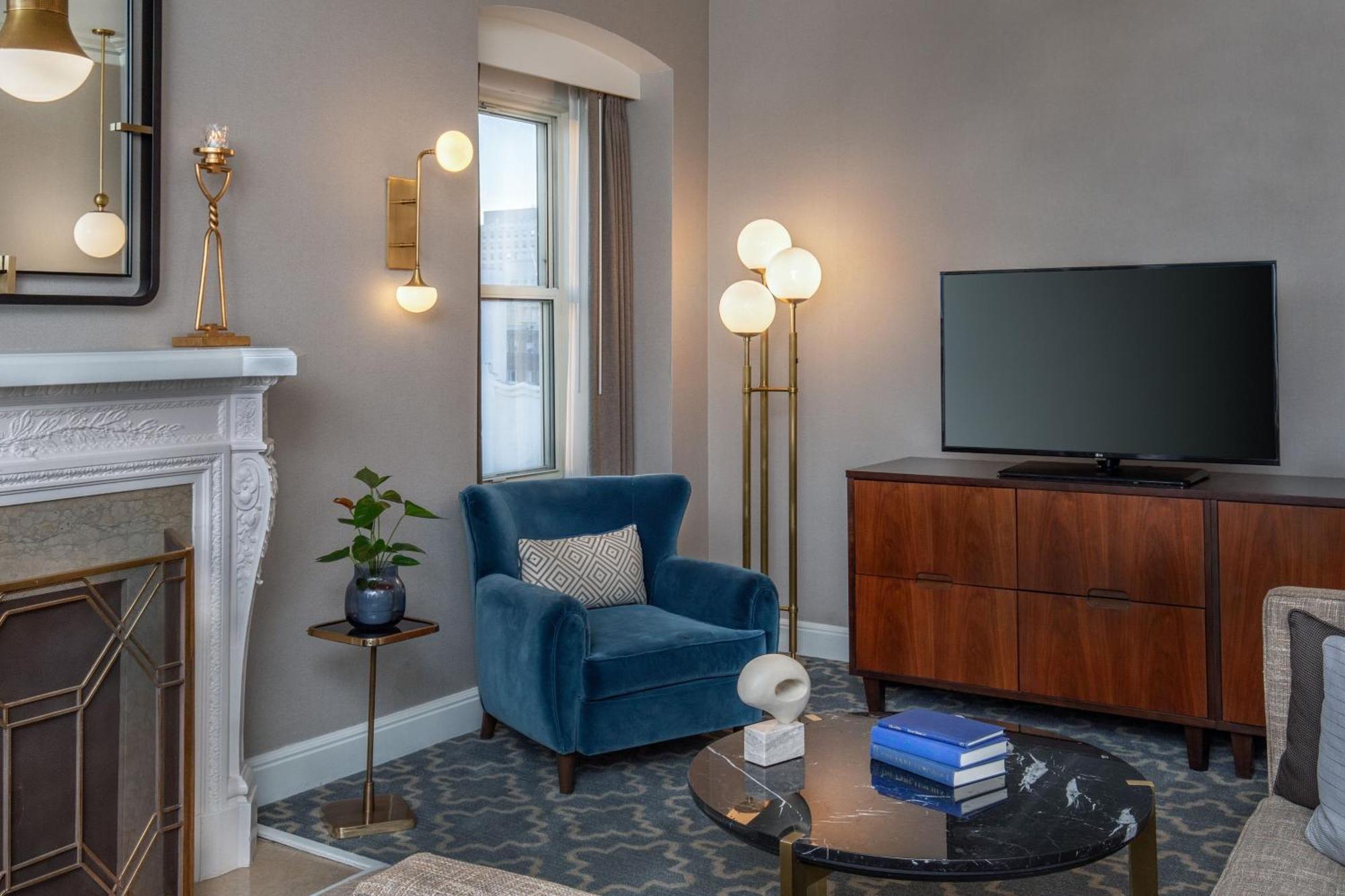 Stone Suite 1 Bedroom Suite 1 King Skyline view