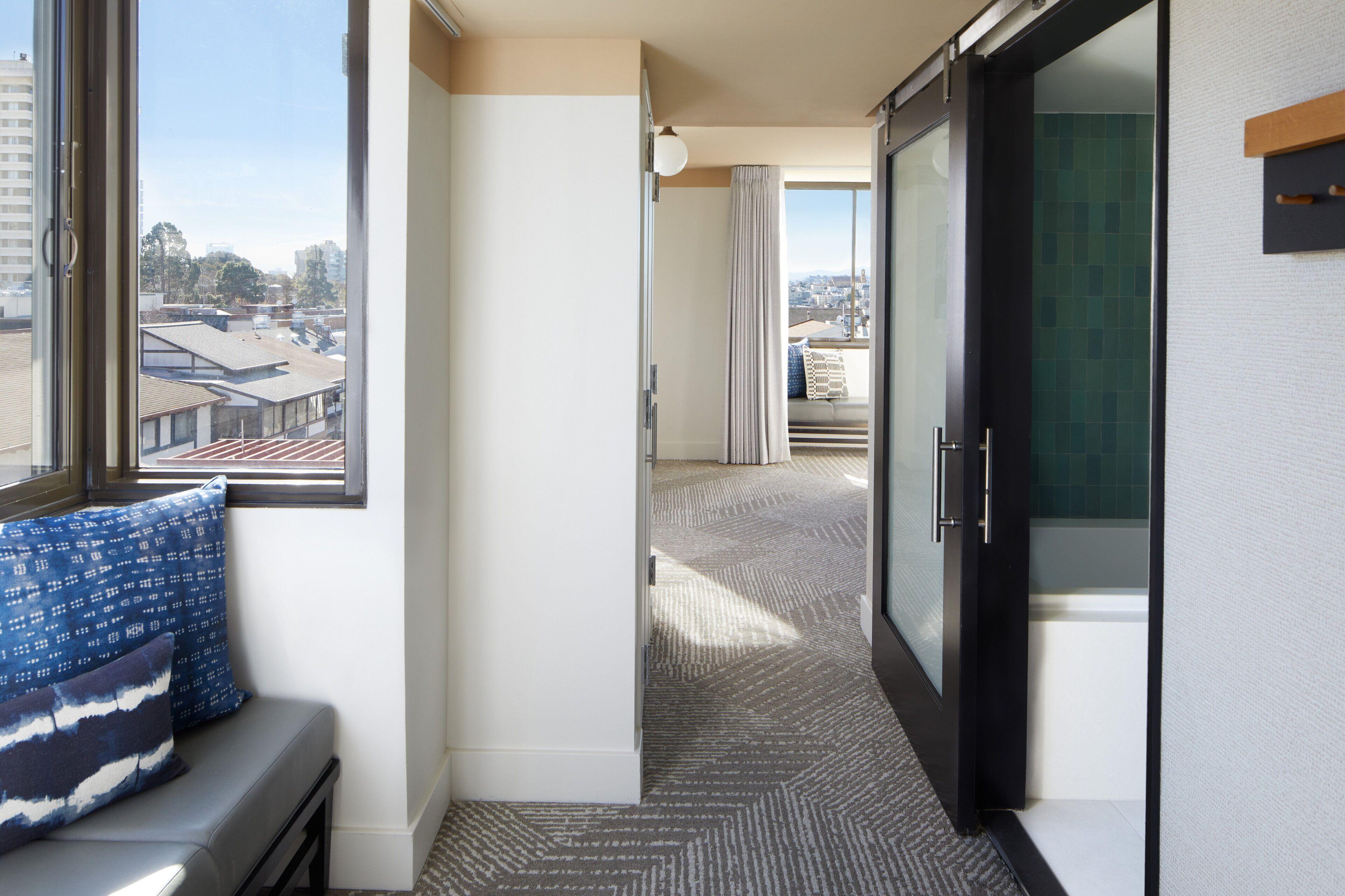 Corner King Room Spa Bath