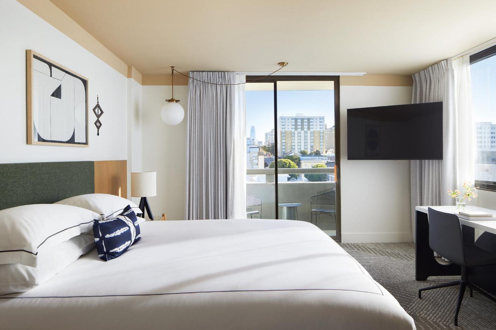 Corner King Room Balcony