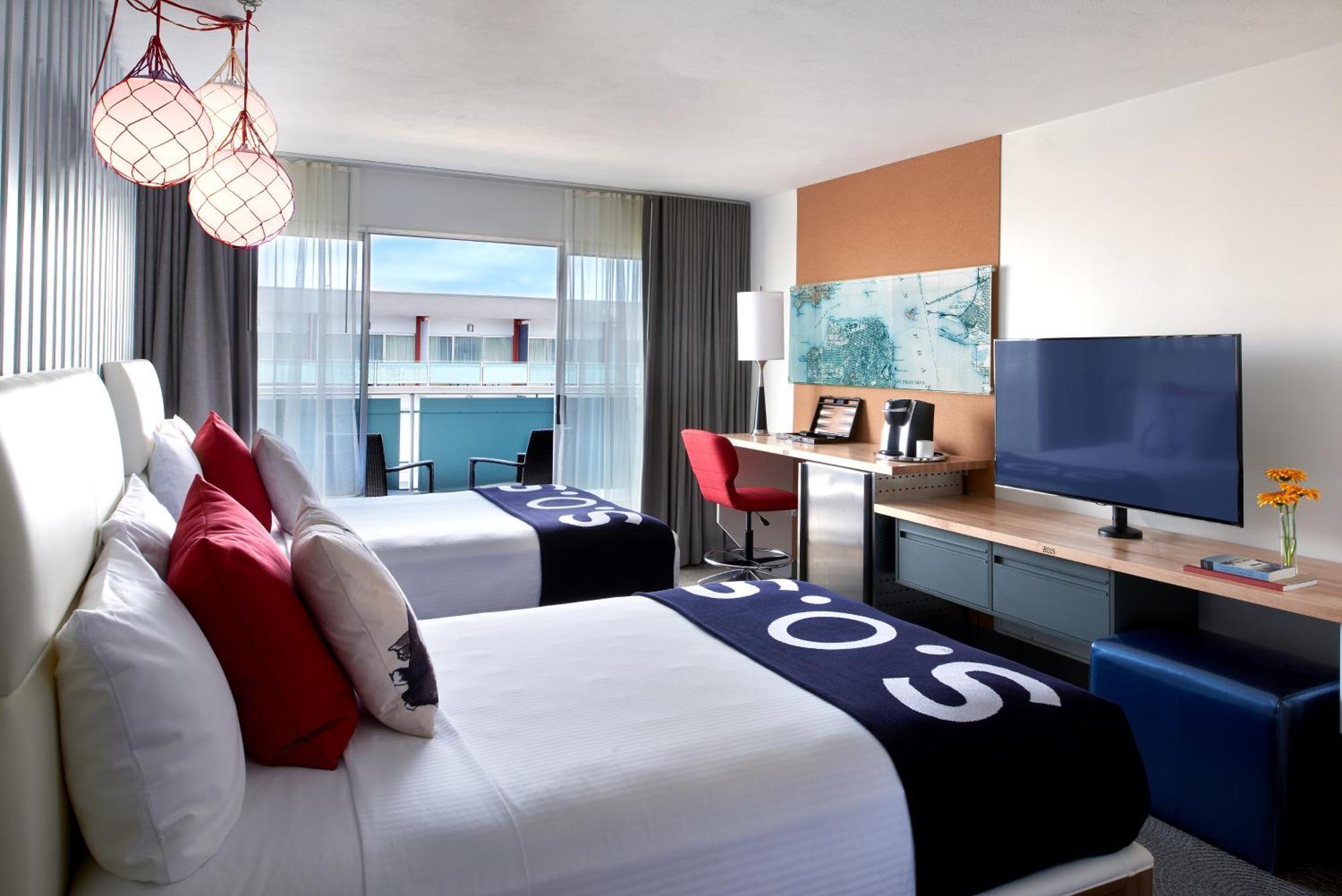 Deluxe Partial Bay View Double or Double Balcony
